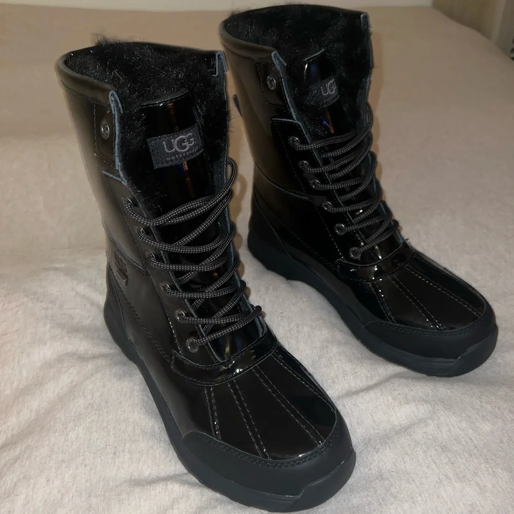 UGG Patent leather Winter boots - Picture 2 of 3